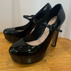 Vince Camuto black platform patent leather heels